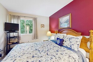 2 bedrooms, iron/ironing board, WiFi, bed sheets - Lovely Condo W Ridge. View・Outdoor Pool・Balcony (Gatlinburg)