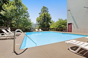 Pool - Walk to Anakeesta, Ripley’s Aquarium W Pool Access (Gatlinburg)