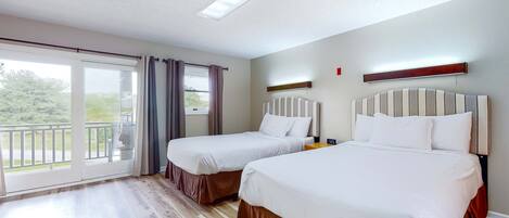 Iron/ironing board, Internet, bed sheets