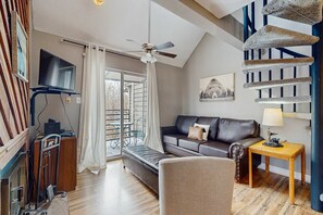 Fernseher, Kamin, Arbeitsbereiche