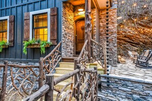 Exterior detail - New Charming Creekside Escape, Sleeps 6, Hot Tub (Gatlinburg)
