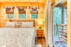 5 bedrooms, iron/ironing board, WiFi, bed sheets