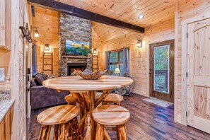 Dining - Luxury Creekside Chalet w/ Free Attraction Tickets & Hot Tub - Walk to Downtown (Gatlinburg)
