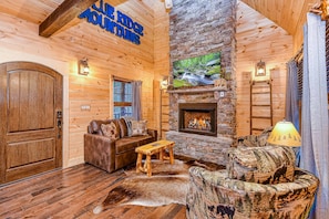 Interior - Luxury Creekside Chalet w/ Free Attraction Tickets & Hot Tub - Walk to Downtown (Gatlinburg)