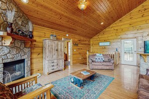 TV, fireplace, offices - Stunning Cabin, Sleep 12, Hot Tub, Grill, Shared Pool (Sevierville)