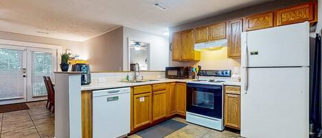 Refrigerador, microondas, horno, placa de cocina