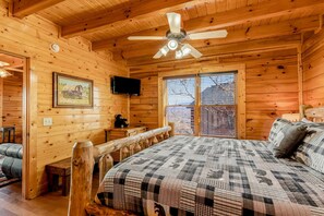 3 bedrooms, iron/ironing board, Internet, bed sheets - Mtn Retreat, for 12・Hot Tub・Games・Deck・Shared Pool (Sevierville)
