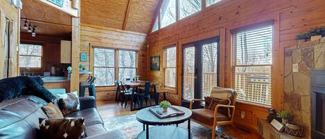 تلفزيون، مدفأة، مكتب