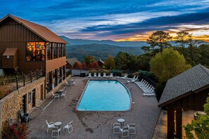 Pool - Spacious Cabin, for 58・Dual 7 Person Hot Tub・Games (Sevierville)