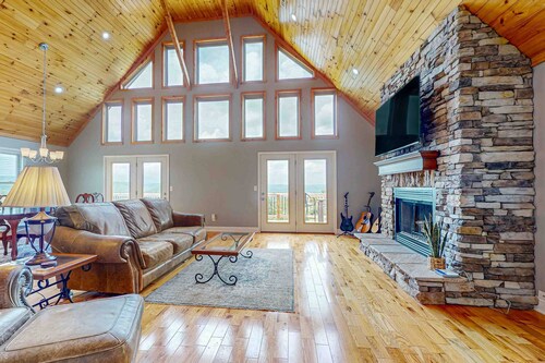 Lakeview Retreat Near Norris Lake Marina, Fire pit