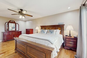 Silitysrauta/-lauta, Wi-Fi, vuodevaatteet