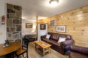 تلفزيون، مدفأة، مشغل دي في دي، مكتب