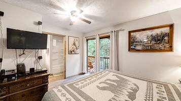 Een strijkplank/strijkijzer, wifi, beddengoed