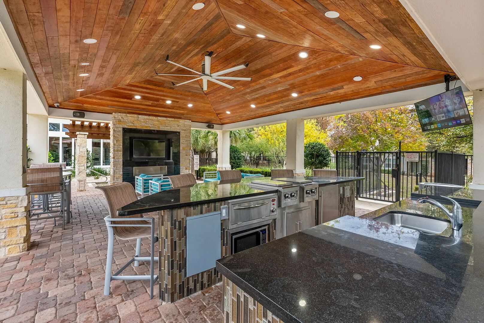 Refrigerador y comedor 