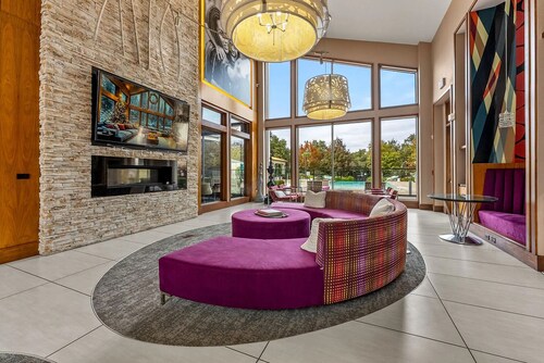 Landing | Modern 2BD, Yoga Studio, Game Room