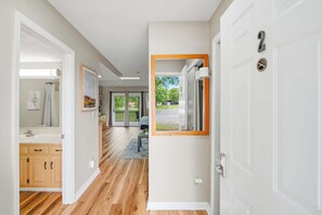 Interior - Relaxing Studio, Sleeps 2, Near Golf & Douglas Lake (Baneberry)