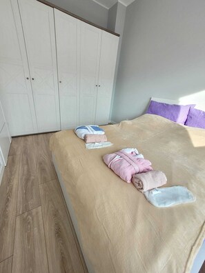 Iron/ironing board, WiFi, bed sheets - Ideal for groups, job, families Chopin airport and Warsaw Expo (Falenty Nowe)