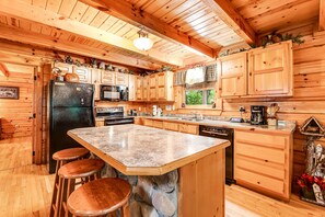 Fridge, microwave, oven, stovetop - Beautiful & Secluded Log Cabin, Sleeps 8, Hot Tub (Gatlinburg)