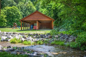 Property grounds - Secluded Smoky Cabin・Hot Tub・Trails・Pool・Grill (Sevierville)