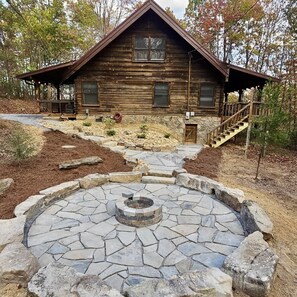 Exterior - Secluded Smoky Cabin・Hot Tub・Trails・Pool・Grill (Sevierville)