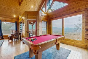 Games room - Lovely Cabin, Sleep 6・Hot Tub・Mtn View・Pool Access (Sevierville)