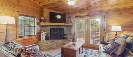 TV, peis, DVD-spiller og kontorer