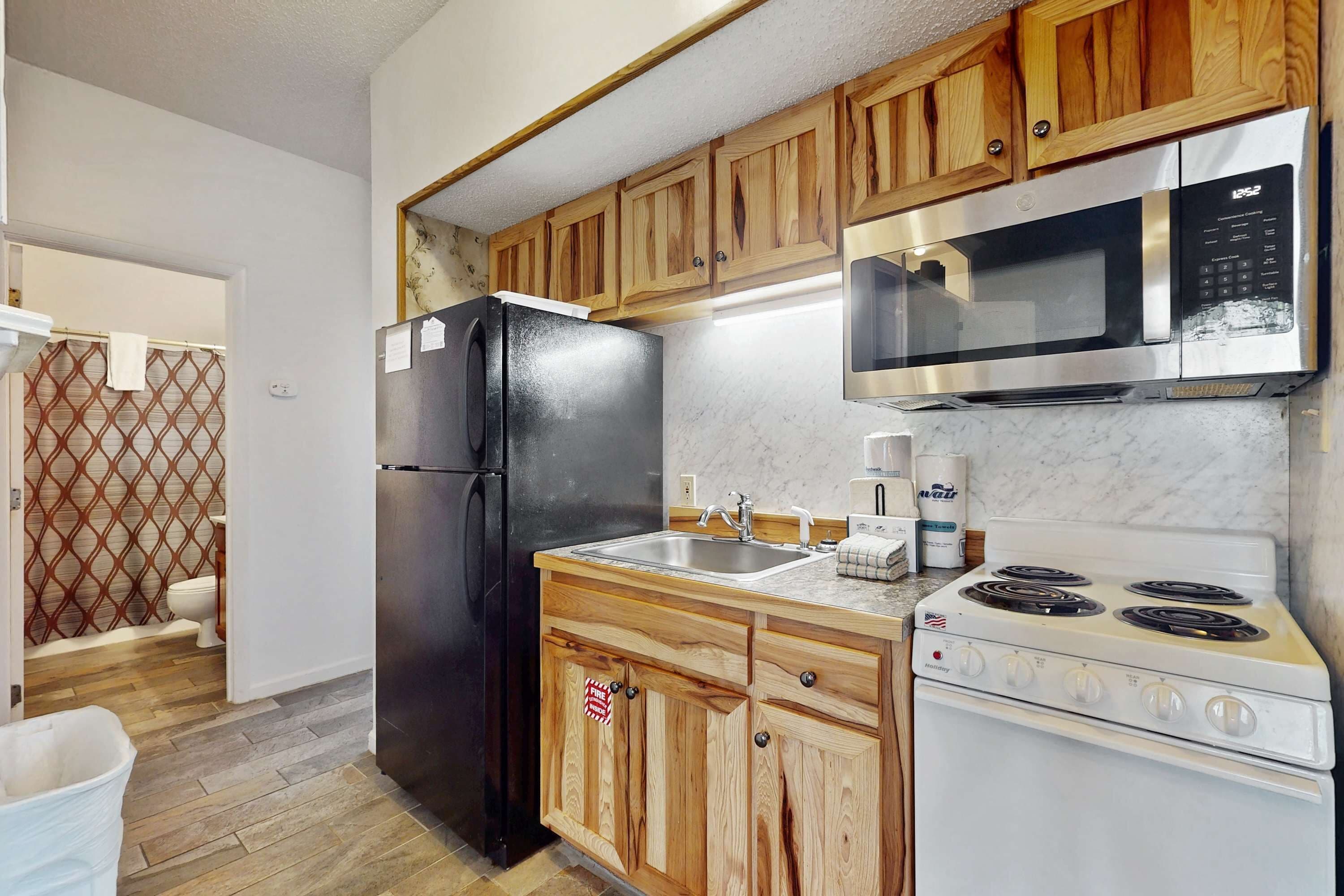 Refrigerador, microondas, placa de cocina, cafetera/tetera