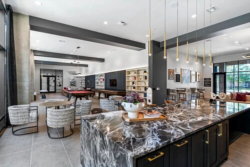 Landing | Spectacular 2BD, Gym