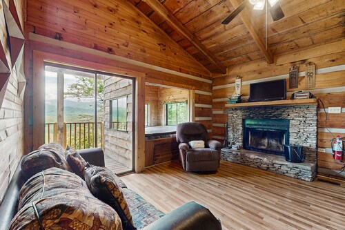 Secluded Smoky Mtn Cabin Escape・Views・Pet Friendly