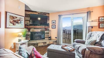 Televisión, chimenea y oficina