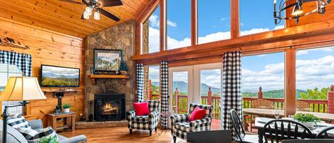 Télévision, cheminée, espaces bureaux