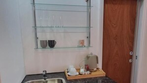Unclassified image, 5 of 31, button - Suite with kitchenette 2 (St Albans)