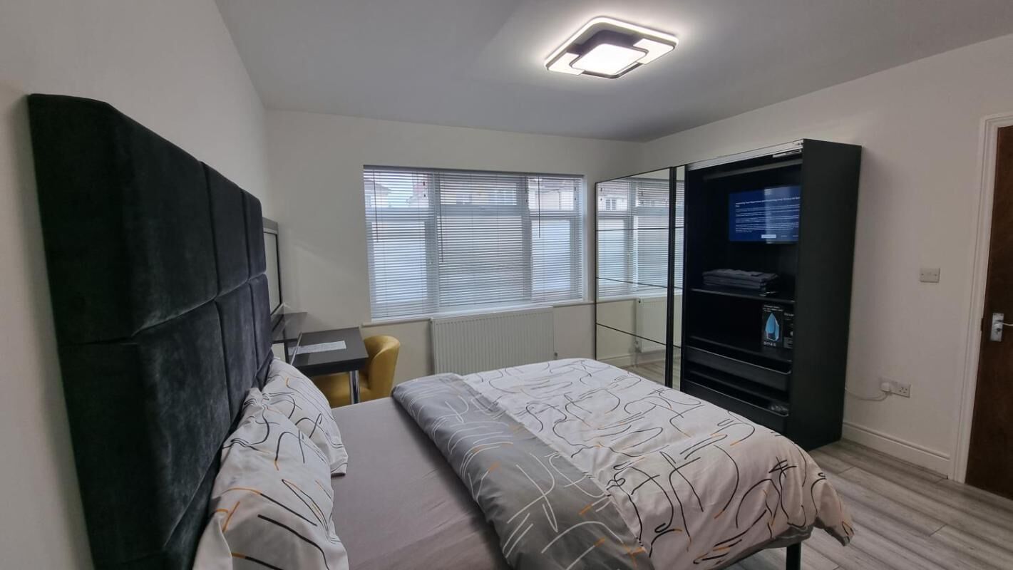 1 多间卧室、熨斗/熨衣板、上网接入、床单