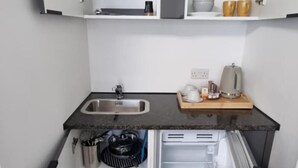 Unclassified image, 2 of 31, button - Suite with kitchenette 2 (St Albans)