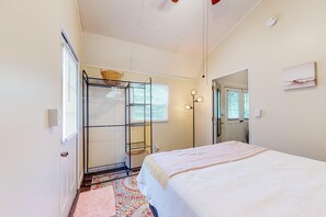 1 dormitorio, tabla de planchar con plancha, wifi y ropa de cama