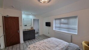 Room - Stylish Suites with kitchenette 4 (St Albans)