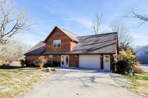 Exterior - Family Friendly Smoky Mtn Retreat・Near Dollywood (Sevierville)