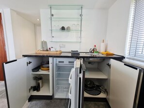 Private kitchen - Stylish Suites with kitchenette 6 (St Albans)