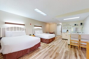 Iron/ironing board, WiFi, bed sheets - Inviting & Cozy Studio, Sleep 4, Shared Gym & Games (Baneberry)