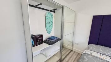 Iron/ironing board, internet, bed sheets