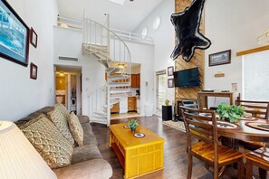 Televisión, chimenea, oficina