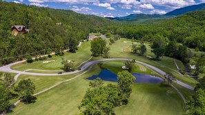 Golf - Luxe Cabin, Sleep 6, Hot Tub, Fireplace, Views (Gatlinburg)