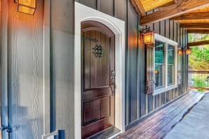 Property grounds - Downtown CreekSide Chalet, Sleeps 6・Hot Tub・Games (Gatlinburg)