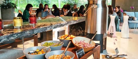 Desayuno buffet incluido todos los días