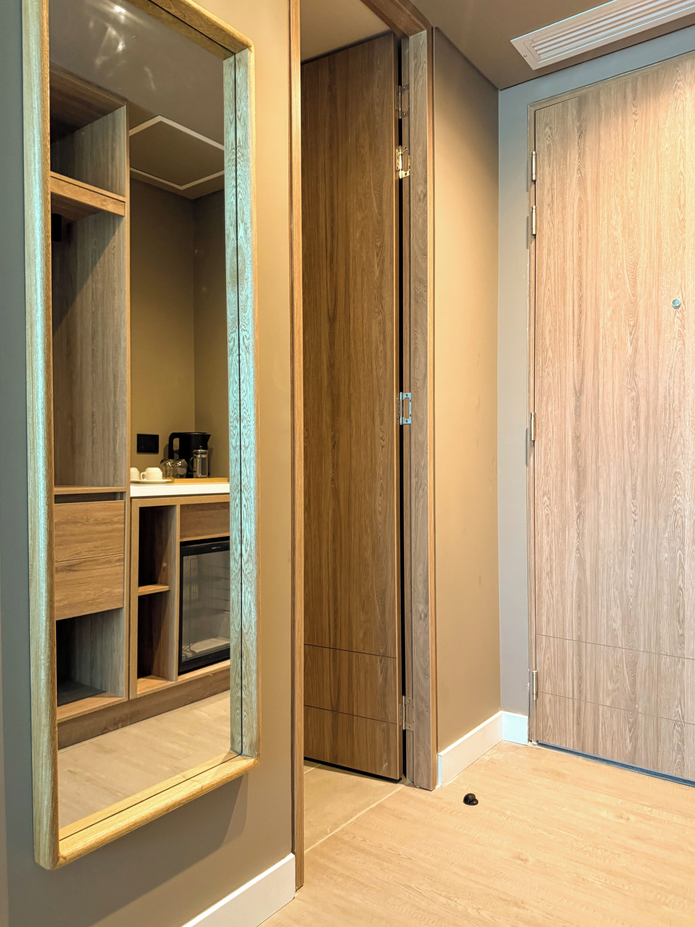 Habitació doble estàndard | Caixa forta a l'habitació, escriptori i wifi gratuïta 