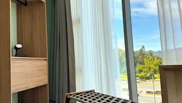 Suite | In-room safe, desk, free WiFi