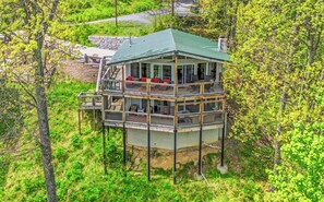 Exterior - Chalet Village Cabin, Sleeps 9, Mtn View, 360 Deck (Gatlinburg)