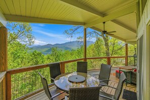 Outdoor dining - Chalet Village Cabin, Sleeps 9, Mtn View, 360 Deck (Gatlinburg)