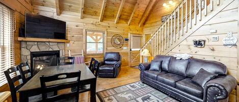 电视、壁炉、办公室