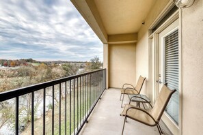 Property grounds - River View Condo, Sleeps 6, Shared Hot Tub & Pool (Pigeon Forge)